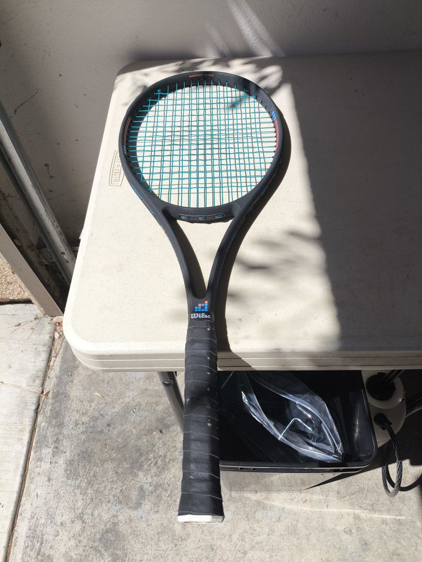 Wilson Graphite Tennis Racquet Size 4 1/4 for Sale in Irvine, CA - OfferUp