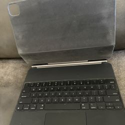 Apple Magic Keyboard 12.9”