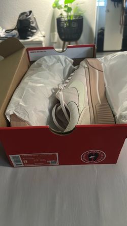 Women’s Nike Court Legacy Lift