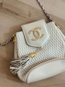 Vintage Chanel White Lambskin Tassel Camera Crossbody Bag – Authentic 80s/90s