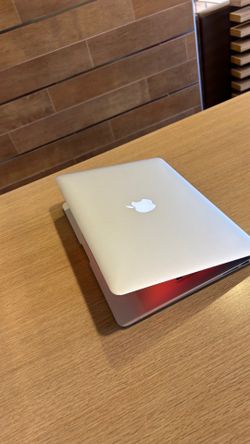 Apple MacBook Air 13” i5/8GB/256GB SSD $180