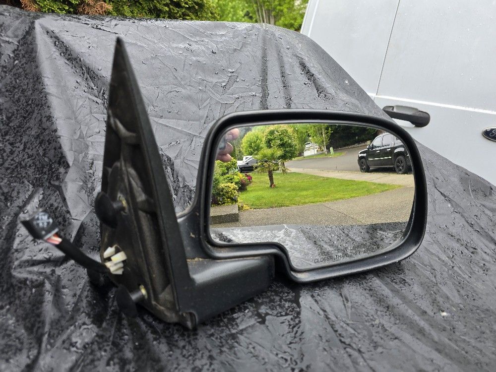 RH Mirror Chevy Avalanche 2003