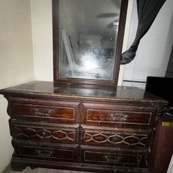 🔥 Vintage Solid Wood Bedroom Set – Only $200 OBO! –  🔥