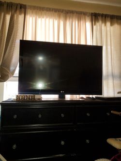 LG TV/ NOT a smart TV 41 1/2 in