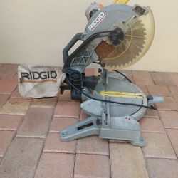 Preowned Ridgid saw works great bag has small hole 