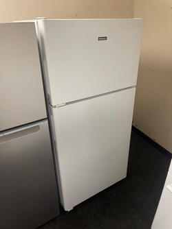Hotpoint Top Freezer Fridge – White, Clean, Works Great
