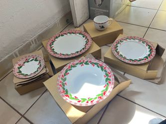 Vintage Trim a home Porcelain Tartan Ribbon 20 Piece Christmas Dinner Set