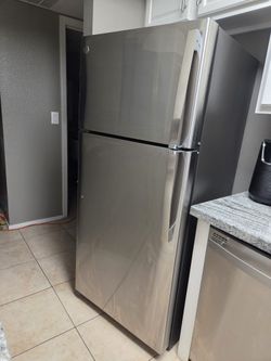 Freezer refrigerator
• Stainless steel