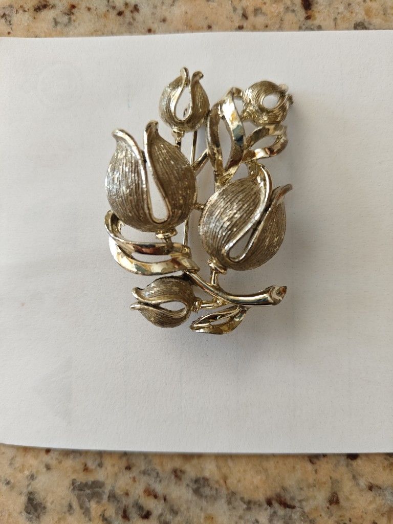 Vintage Signed Lisner Brushed Silvertoned Floral Pin Brooch