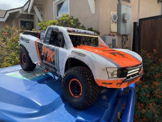 Traxxas UDR Ultimate Desert Racer rc car like losi