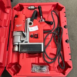 Milwaukee Magnet Drill