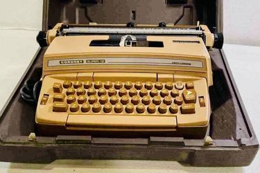 Smith-Corona Coronet Super 12 Electric Portable Typewriter & Case Coronamatic