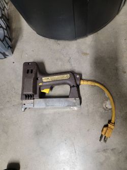 Electric stapler