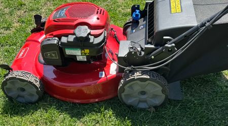 TORO RECYCLER 22” SELF PROPELLED ELECTRIC OR PULL START LAWN MOWER  