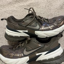 Nike V2K Run Womens Shoes 