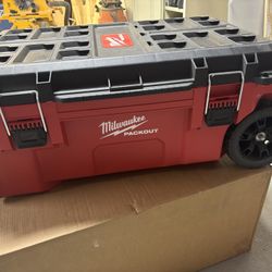 Milwaukee Rolling Packout Bin