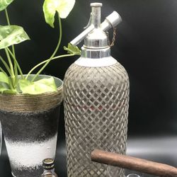 SPARKLETS "RED STRIP" NEW YORK Seltzer Bottle Soda Siphon Wire Mesh Czech Glass 1920 vintage mid-cen