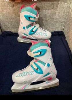 New or like new Ice Skates adjustable size 1-4, shoe size 1, 2, 3, 4