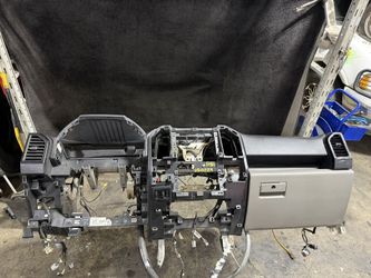 15-18 Ford F150 Dashboard Assembly w/ bag