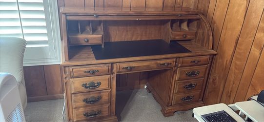 Vintage traditional solid wood double-pedestal roll-top desk with multiple drawers