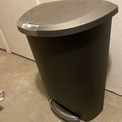 Simple Human Trash Can