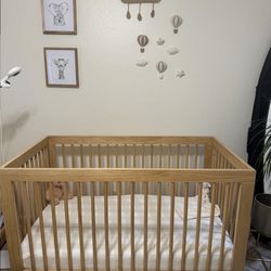Da Vinci Wood Crib With Mattress Barely Used 