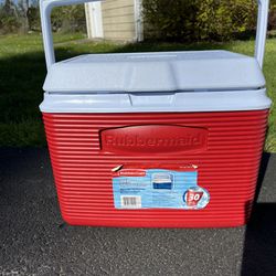 Rubbermaid Small Cooler 