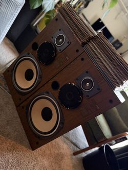 Vinyls & Speakers