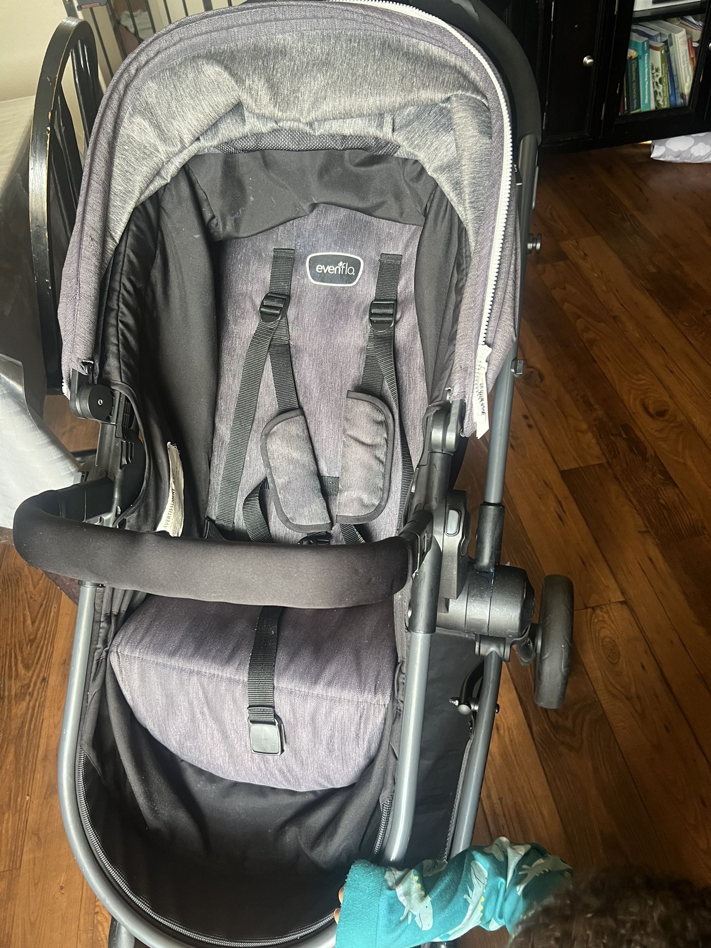 Evenflo Pivot Vizor Stroller