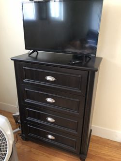 5 Drawer Dresser and 2 matching night stands