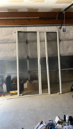 Retractable screen door