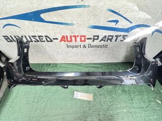 w.sensor holes 2020 - 2021 - 2022 TOYOTA VENZA REAR BUMPER COVER OEM AY82322
