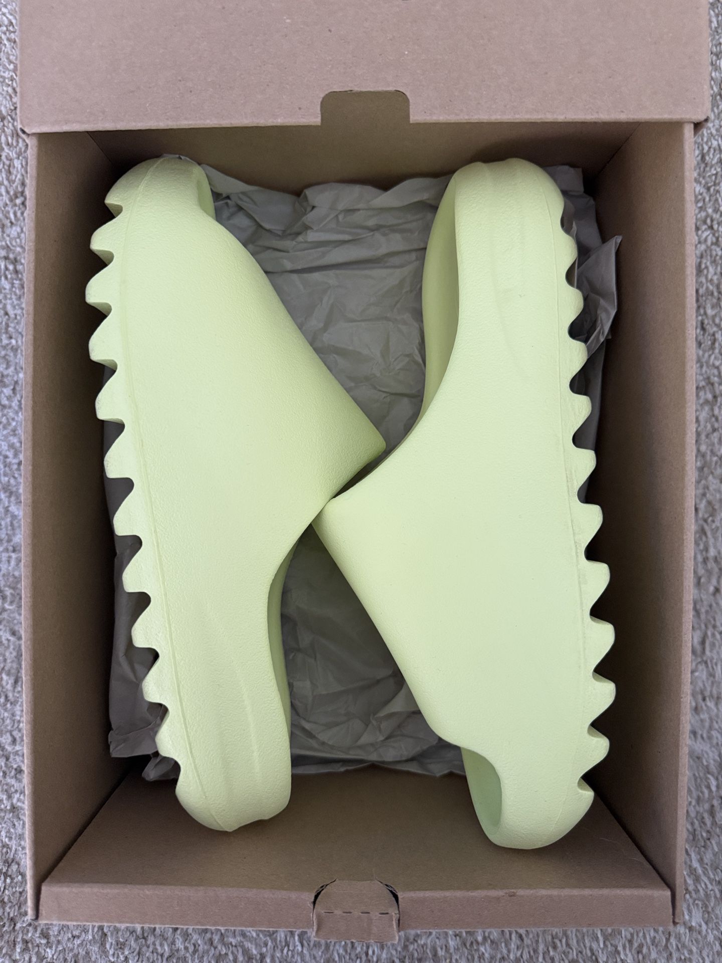 Green Yeezy (Used) USED* Yeezy 350 V2 Yeezreel (Size 13) – Sports Connection main image 4