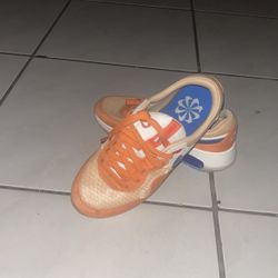 selling new Shoes 