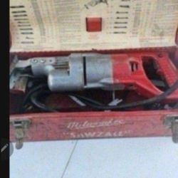 Milwaukee Electric Saw Saw 