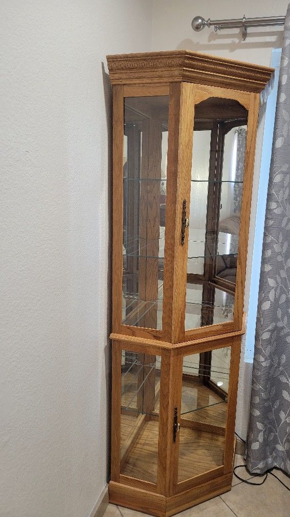 Display Cabinet (Quorum)