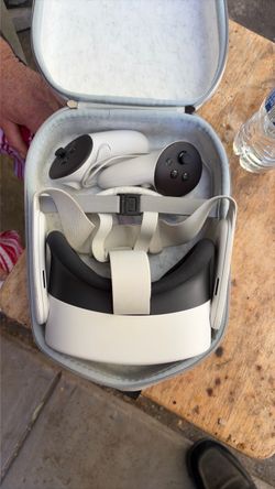 Meta Quest 3s VR Headset with Controllers and Case