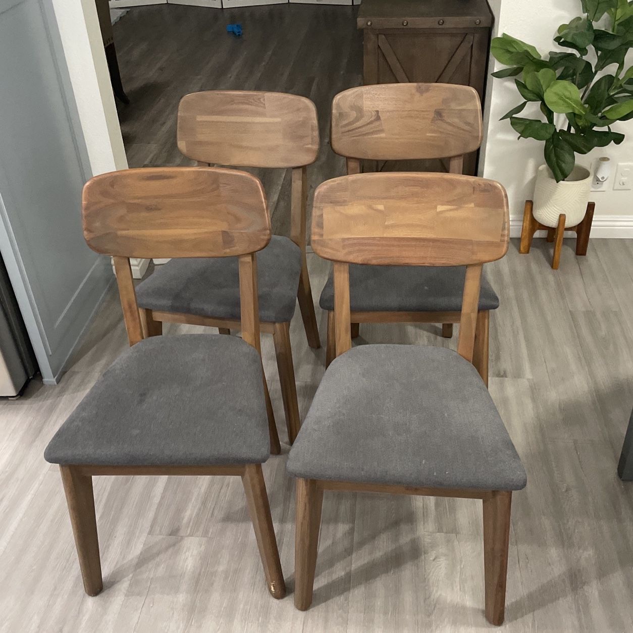 Four Dinning Chairs