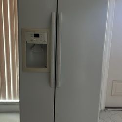 Fridge For Sale - Blasts Cold Air And Freezer Works GREAT