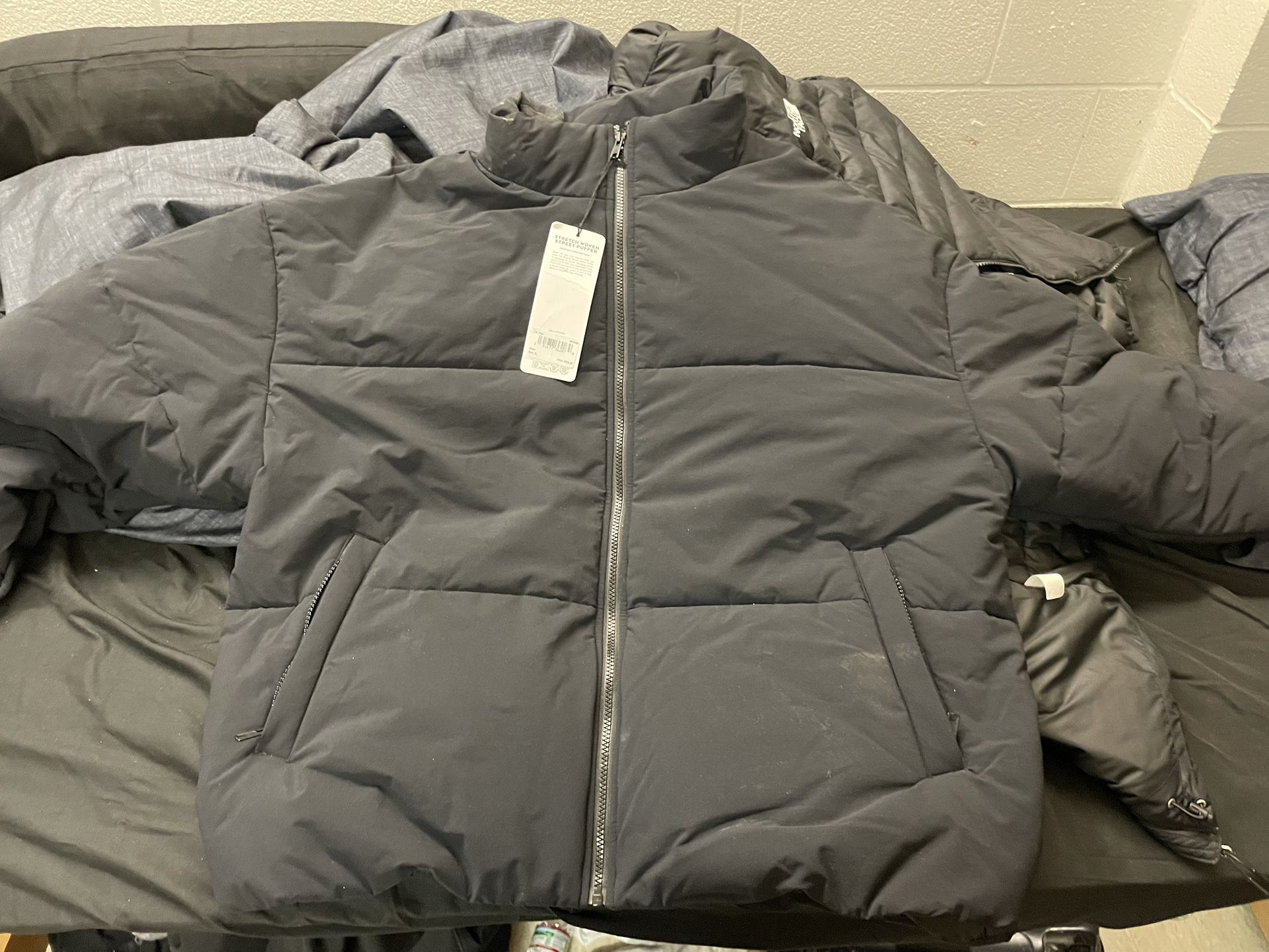 MENS ALO PUFFER JACKET 100$ OFF REGULAR PRICE