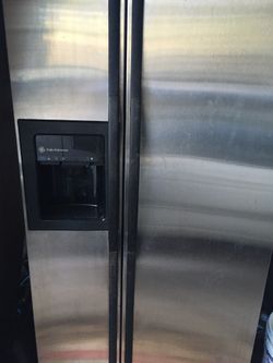 GE Refrigerator With Ice Maker