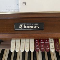 Vintage Solid State Thomas Piano W/bench 