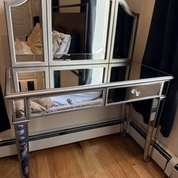 Glam Mirrored Vanity with Matching Mirror – Silver