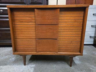 Mid Century Modern MCM 3 Drawer Dresser