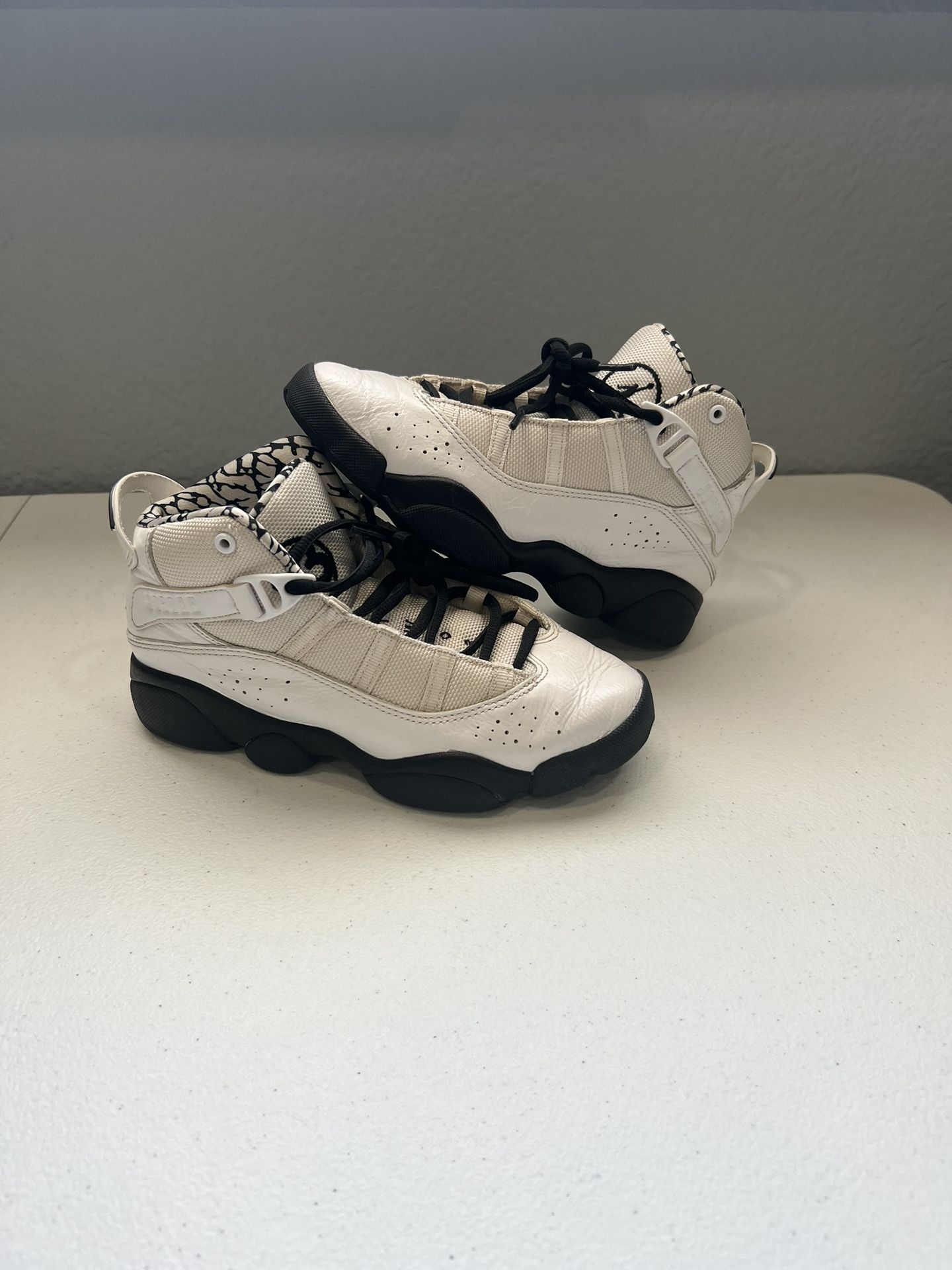 JORDAN 6 RINGS (PS) WHITE / BLACK 323432 107 Size 2Y