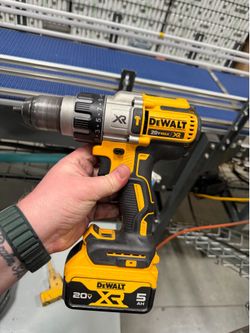 DeWalt DCD996 20V MAX XR Brushless 3-Speed Hammer Drill/Driver with a 5.0Ah XR battery