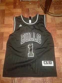 bulls jersey size small
