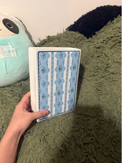Porcelain book vase