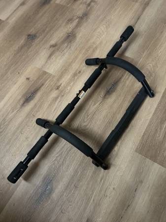 Door Frame Mounted Pull Up Bar