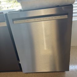 Kitchenaid Dishwasher Stainless Steel New!! 3 Racks! 